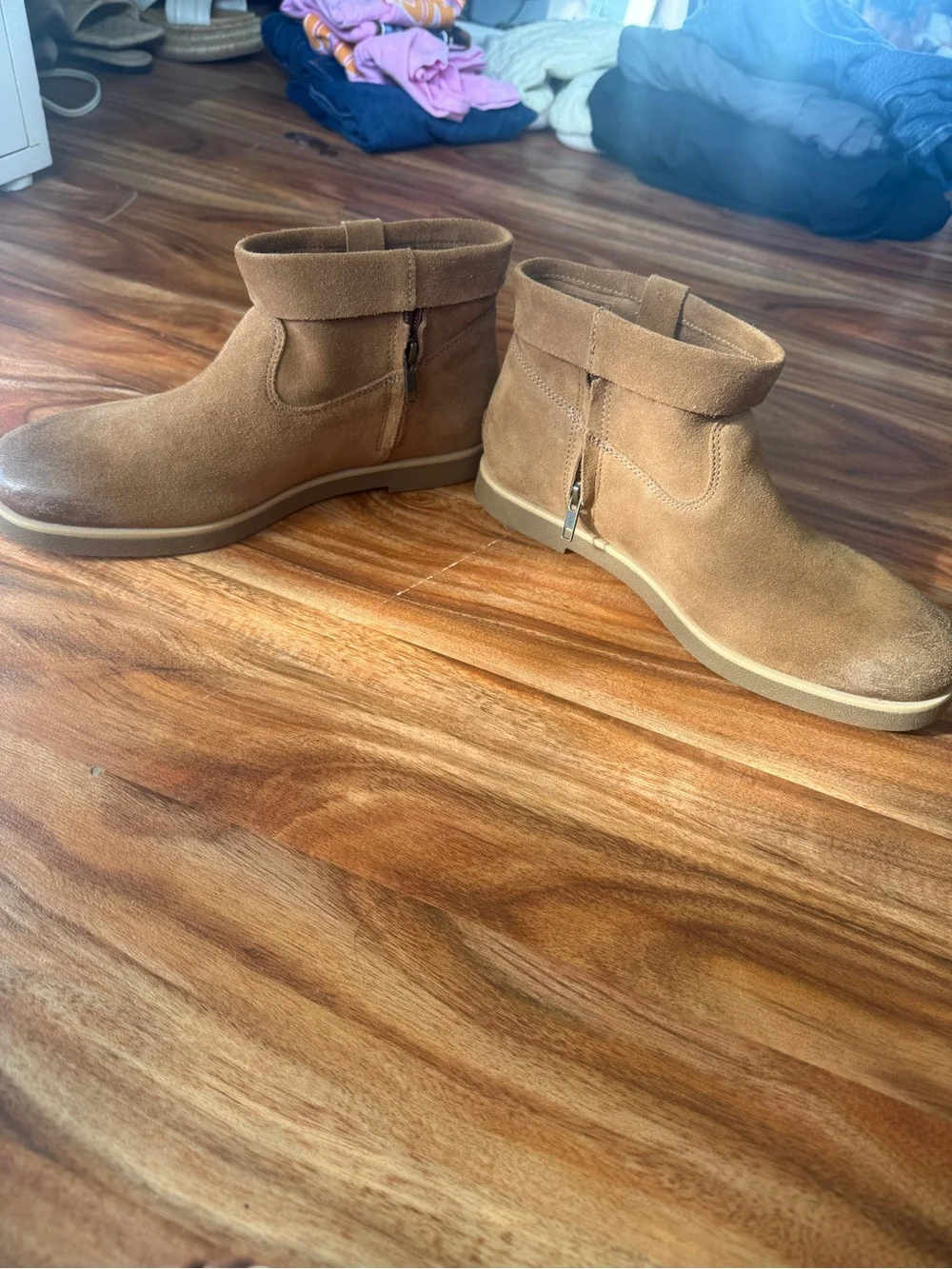 UGG Chestnut Suede Short Boot - Tan/Brown
